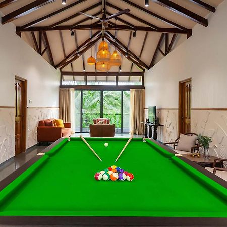 אליבג Villa Sereno By Stayvista - An Elegant And Entertaining Retreat Featuring A Swimming Pool, Outdoor Jacuzzi, Modern Interiors, And A Snooker Table מראה חיצוני תמונה