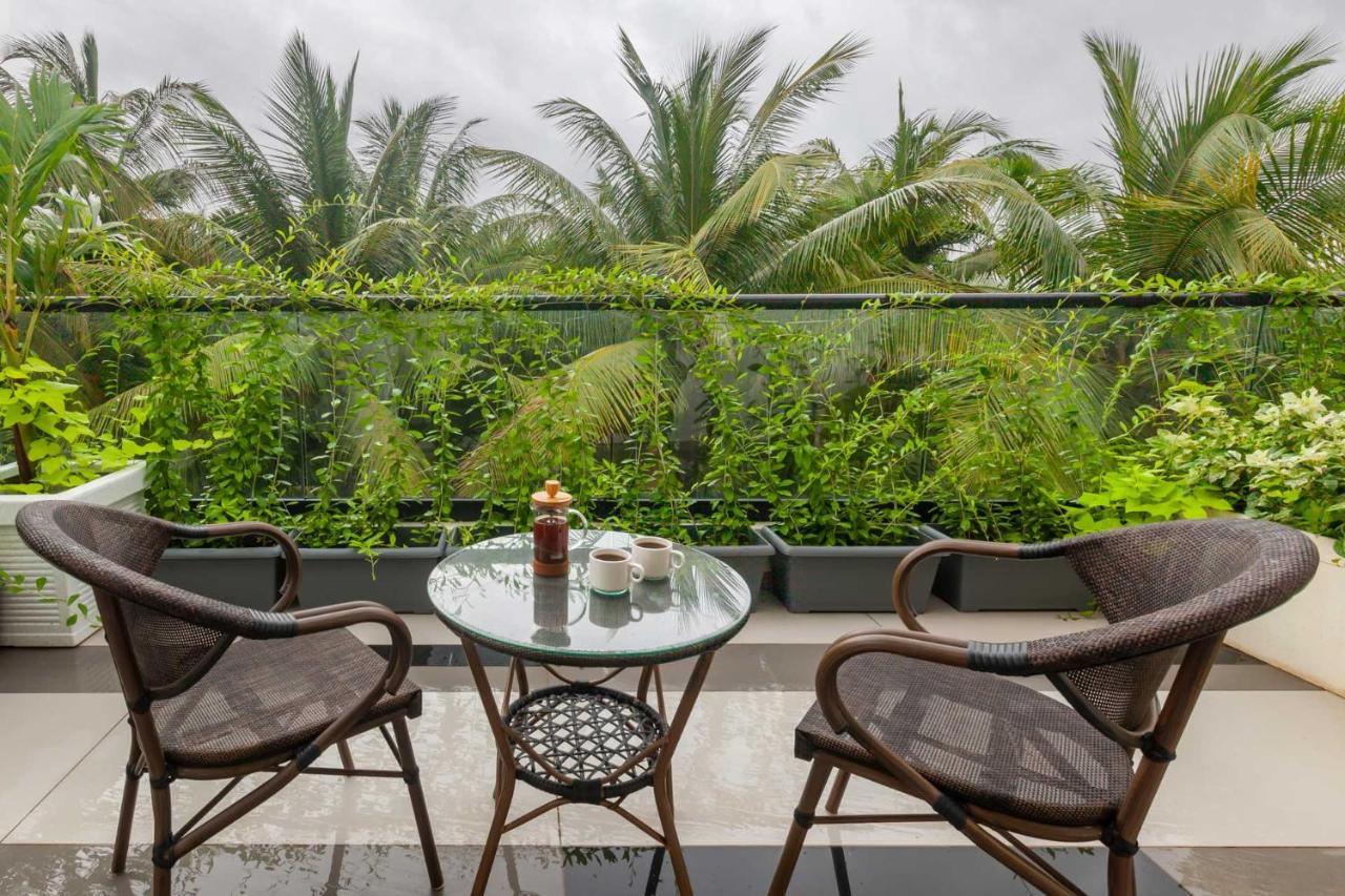 אליבג Villa Sereno By Stayvista - An Elegant And Entertaining Retreat Featuring A Swimming Pool, Outdoor Jacuzzi, Modern Interiors, And A Snooker Table מראה חיצוני תמונה