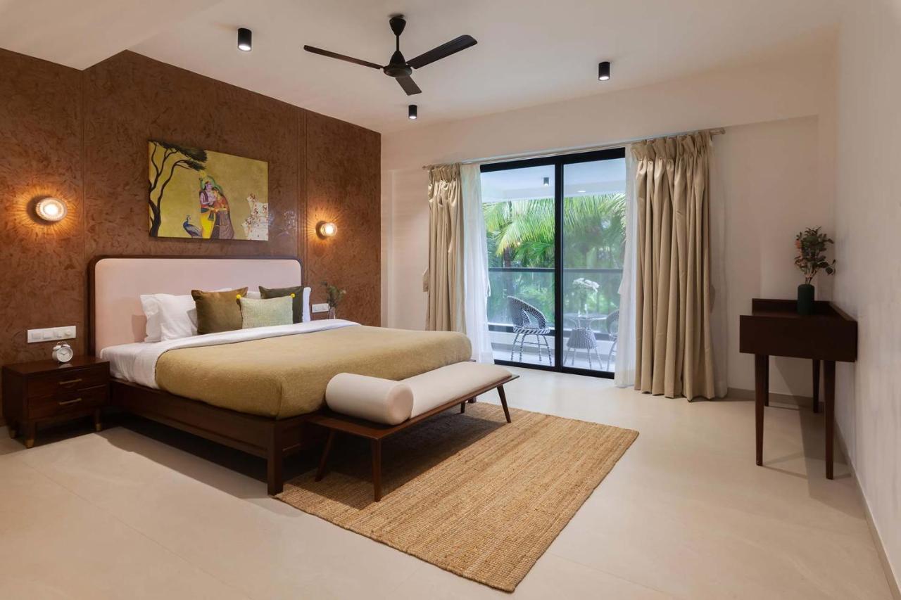 אליבג Villa Sereno By Stayvista - An Elegant And Entertaining Retreat Featuring A Swimming Pool, Outdoor Jacuzzi, Modern Interiors, And A Snooker Table מראה חיצוני תמונה