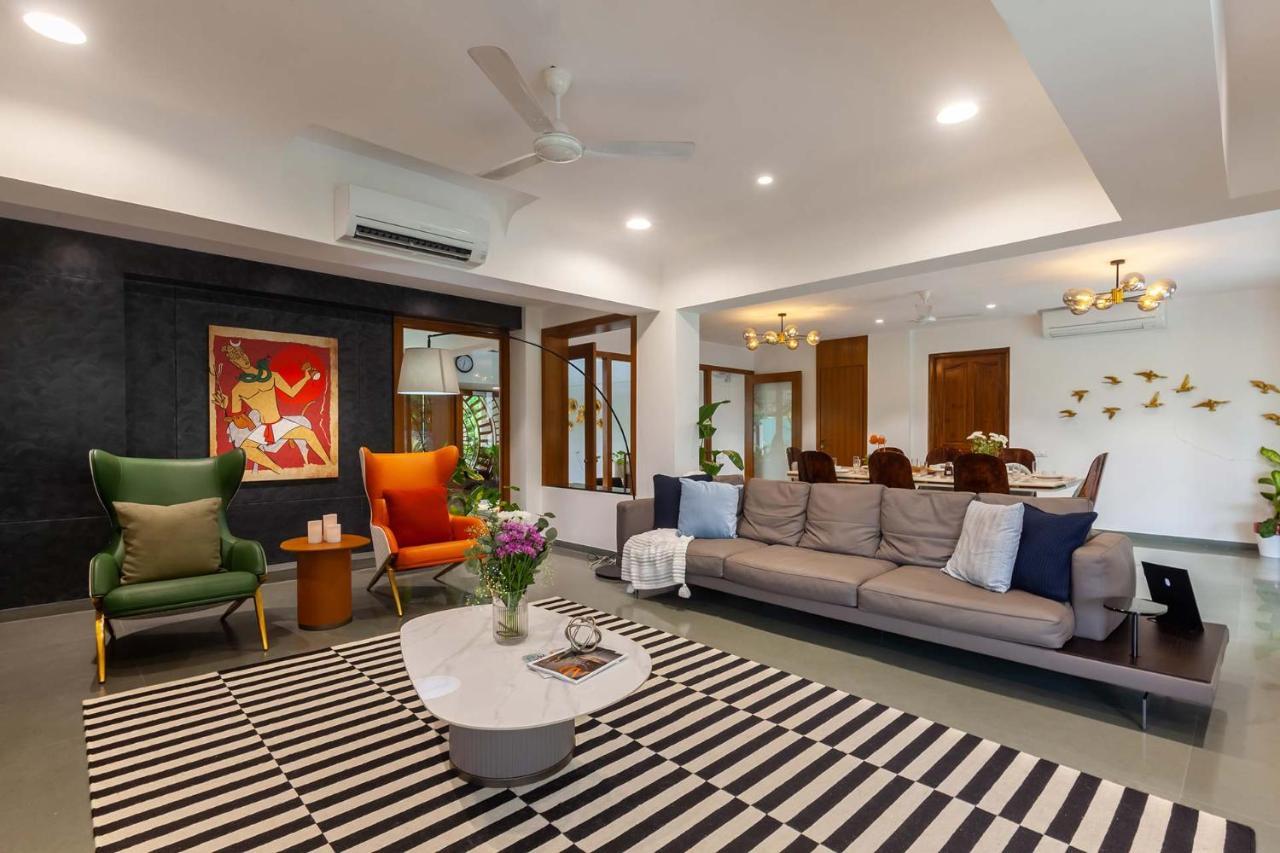 אליבג Villa Sereno By Stayvista - An Elegant And Entertaining Retreat Featuring A Swimming Pool, Outdoor Jacuzzi, Modern Interiors, And A Snooker Table מראה חיצוני תמונה