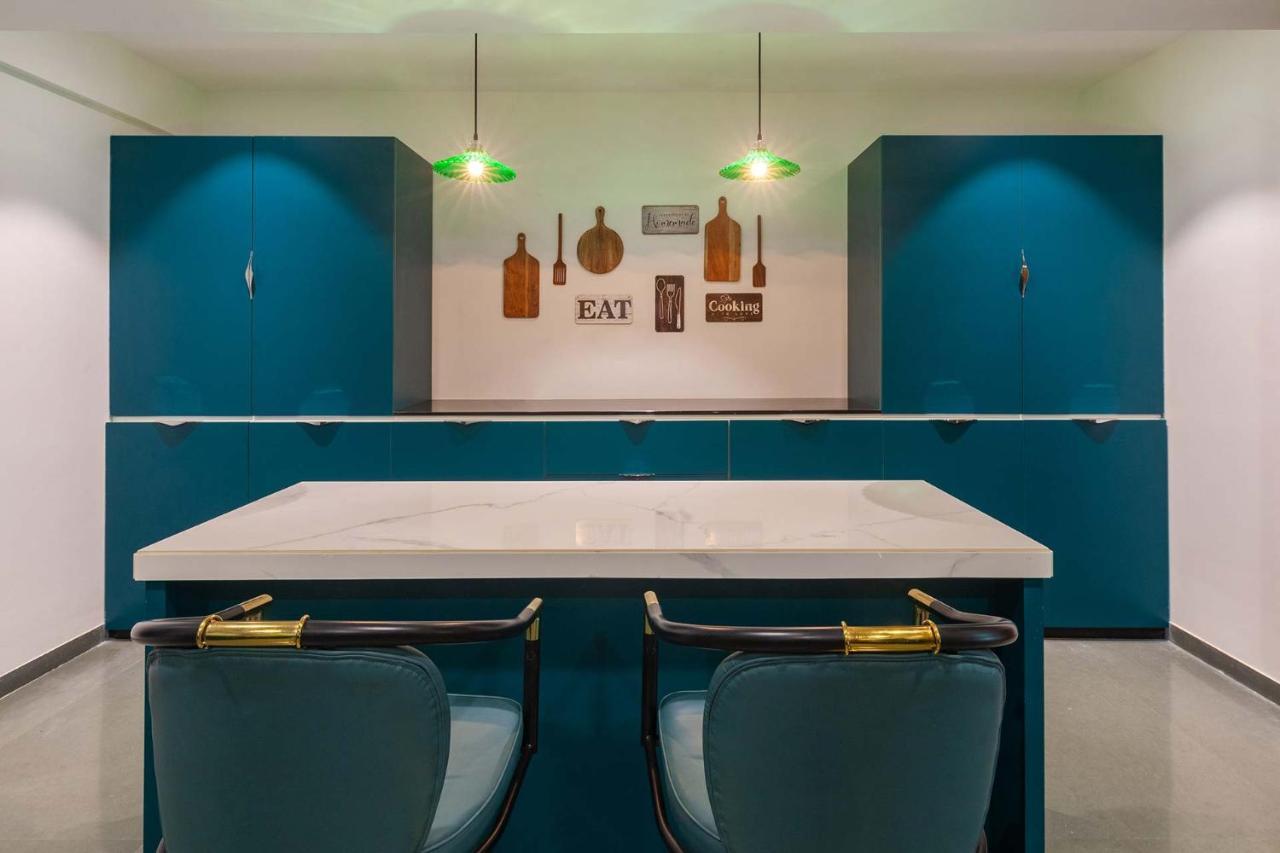 אליבג Villa Sereno By Stayvista - An Elegant And Entertaining Retreat Featuring A Swimming Pool, Outdoor Jacuzzi, Modern Interiors, And A Snooker Table מראה חיצוני תמונה
