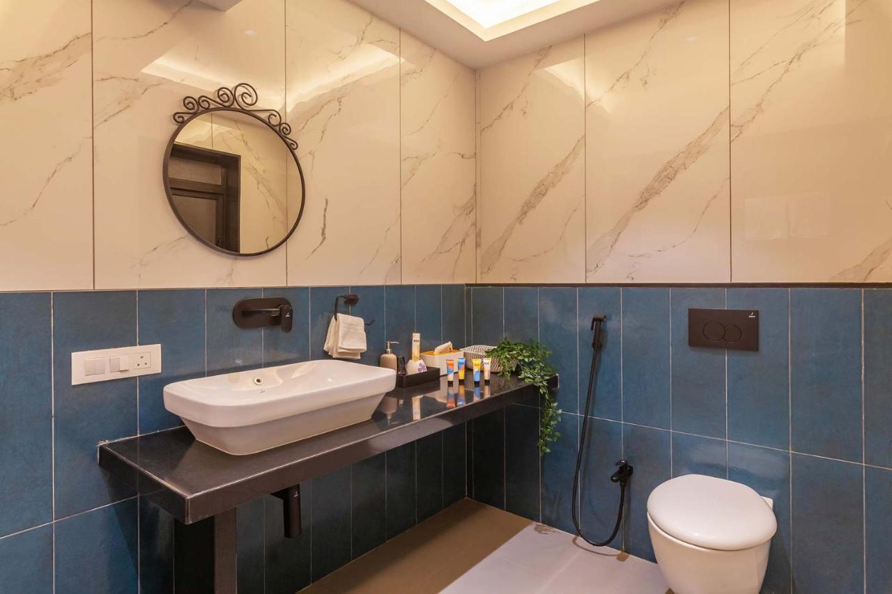 אליבג Villa Sereno By Stayvista - An Elegant And Entertaining Retreat Featuring A Swimming Pool, Outdoor Jacuzzi, Modern Interiors, And A Snooker Table מראה חיצוני תמונה