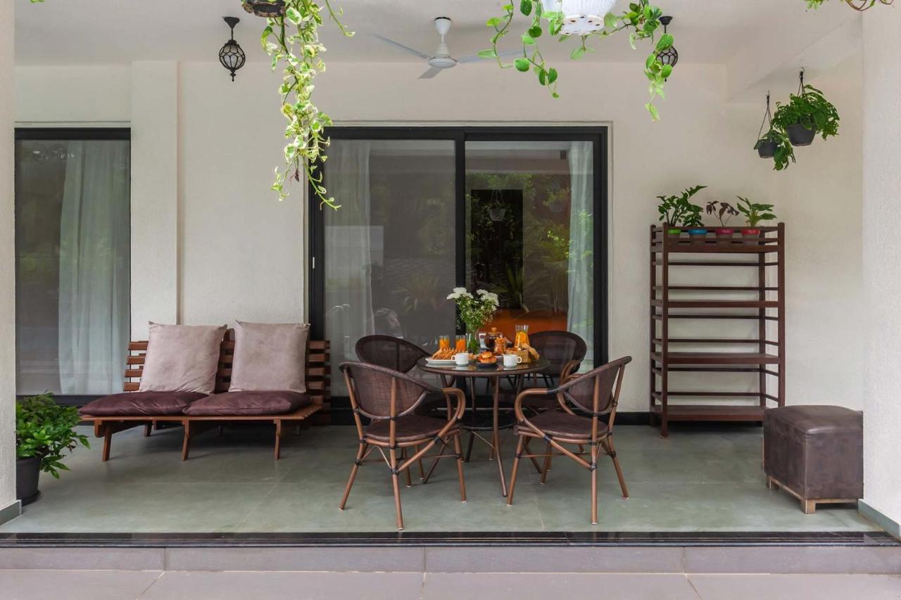 אליבג Villa Sereno By Stayvista - An Elegant And Entertaining Retreat Featuring A Swimming Pool, Outdoor Jacuzzi, Modern Interiors, And A Snooker Table מראה חיצוני תמונה