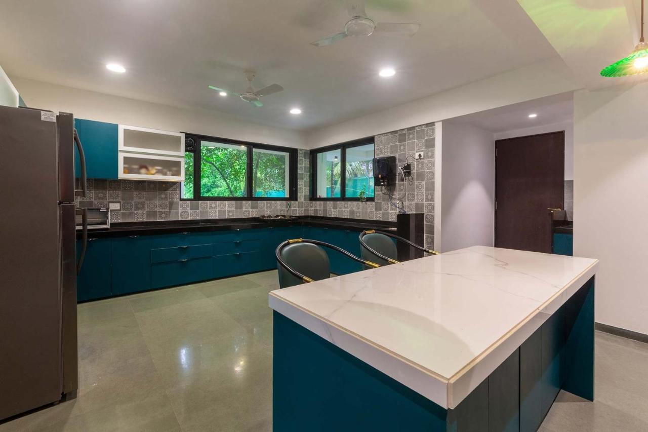 אליבג Villa Sereno By Stayvista - An Elegant And Entertaining Retreat Featuring A Swimming Pool, Outdoor Jacuzzi, Modern Interiors, And A Snooker Table מראה חיצוני תמונה