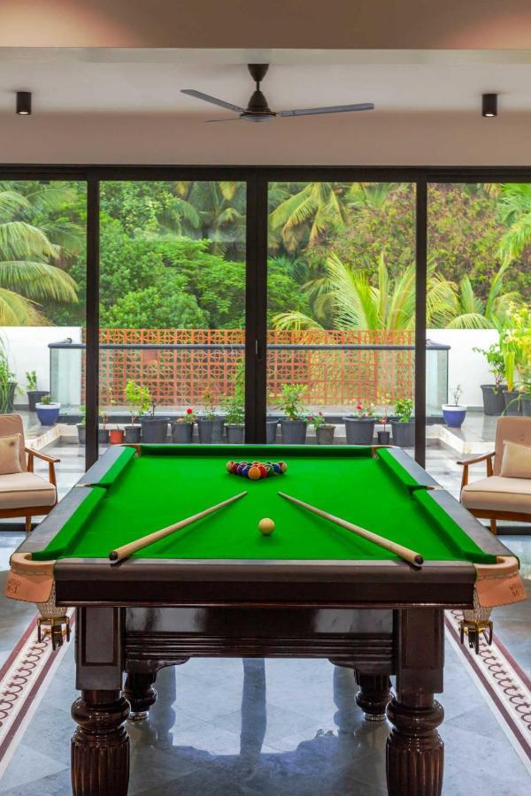אליבג Villa Sereno By Stayvista - An Elegant And Entertaining Retreat Featuring A Swimming Pool, Outdoor Jacuzzi, Modern Interiors, And A Snooker Table מראה חיצוני תמונה
