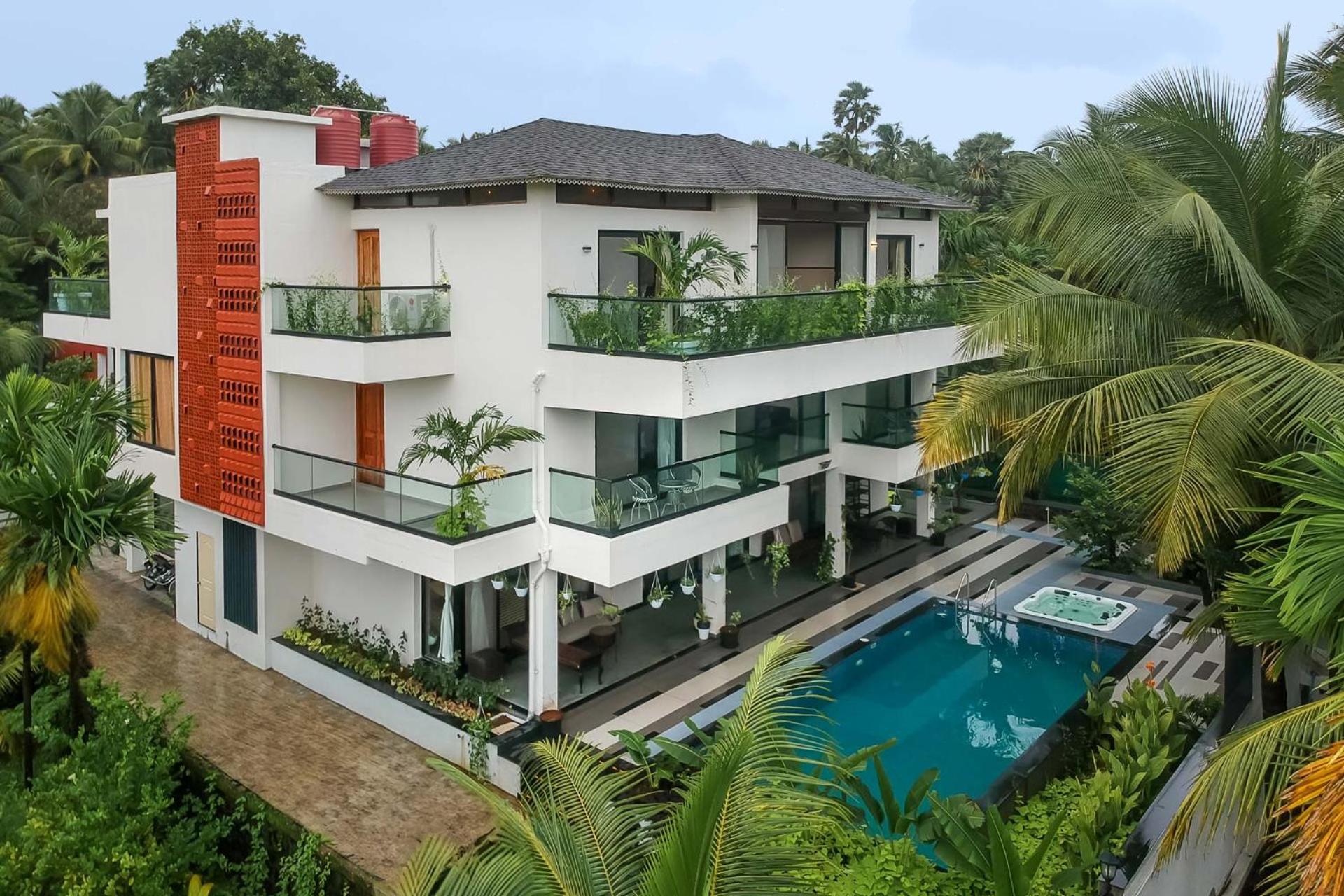 אליבג Villa Sereno By Stayvista - An Elegant And Entertaining Retreat Featuring A Swimming Pool, Outdoor Jacuzzi, Modern Interiors, And A Snooker Table מראה חיצוני תמונה